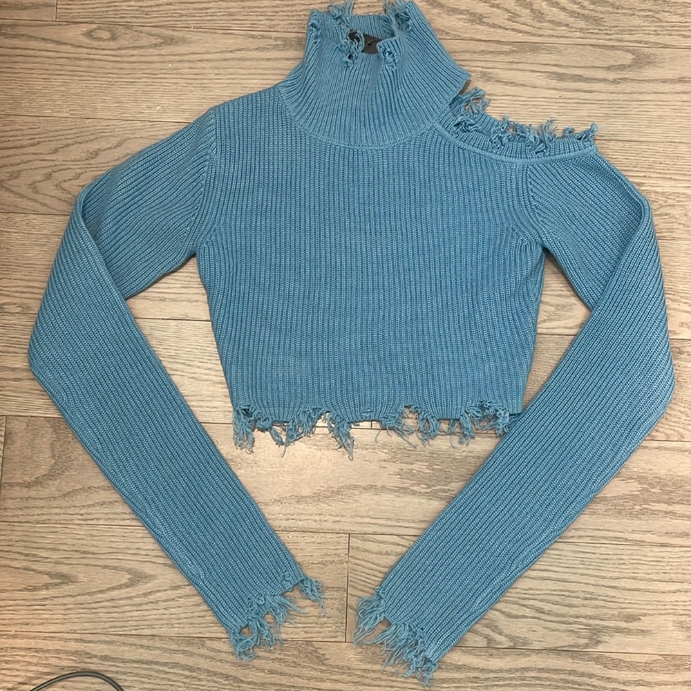 SIGNATURE Crop Frayed Sweater